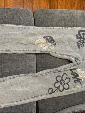 SHEIN Light Wash Skinny Jeans with Graffiti & Floral Accents